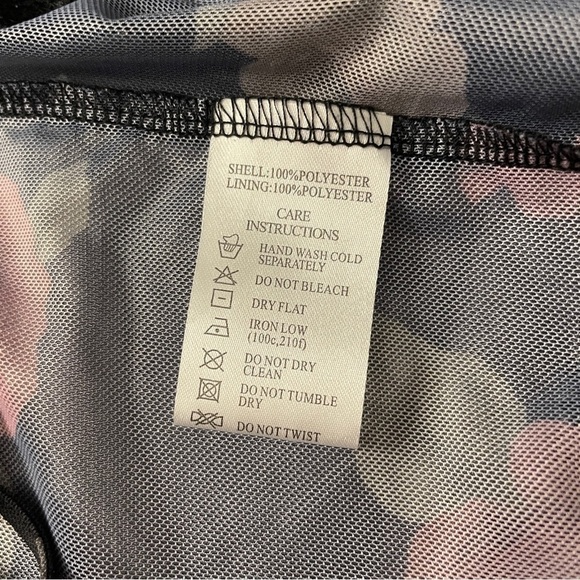 𝙁𝙍𝙀𝙀 🅽🅴🆆 Motel body con black red floral cami sexy sheer top, size Medium - Picture 6 of 11